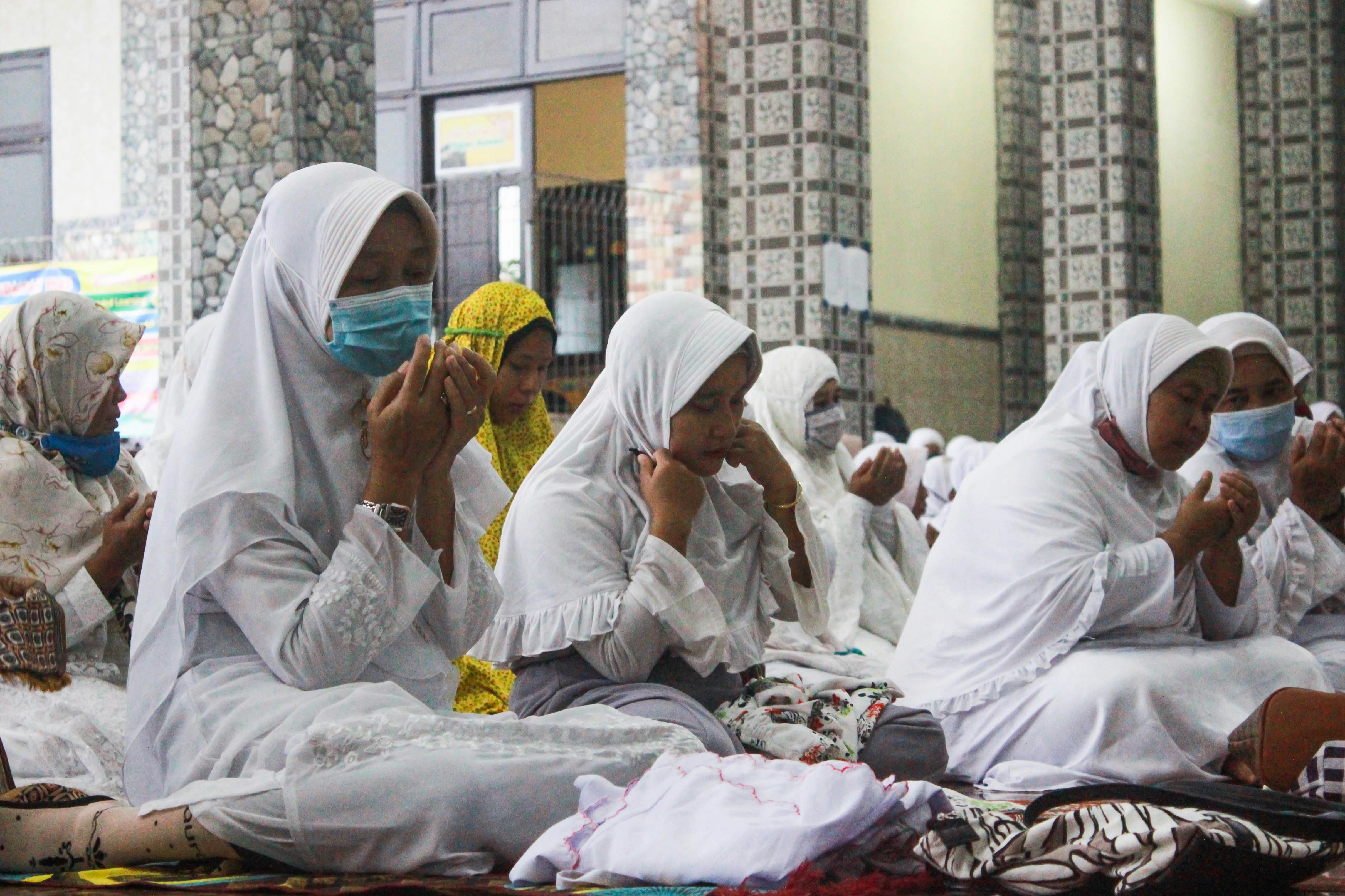 Jamaah Shalat Berjamaah